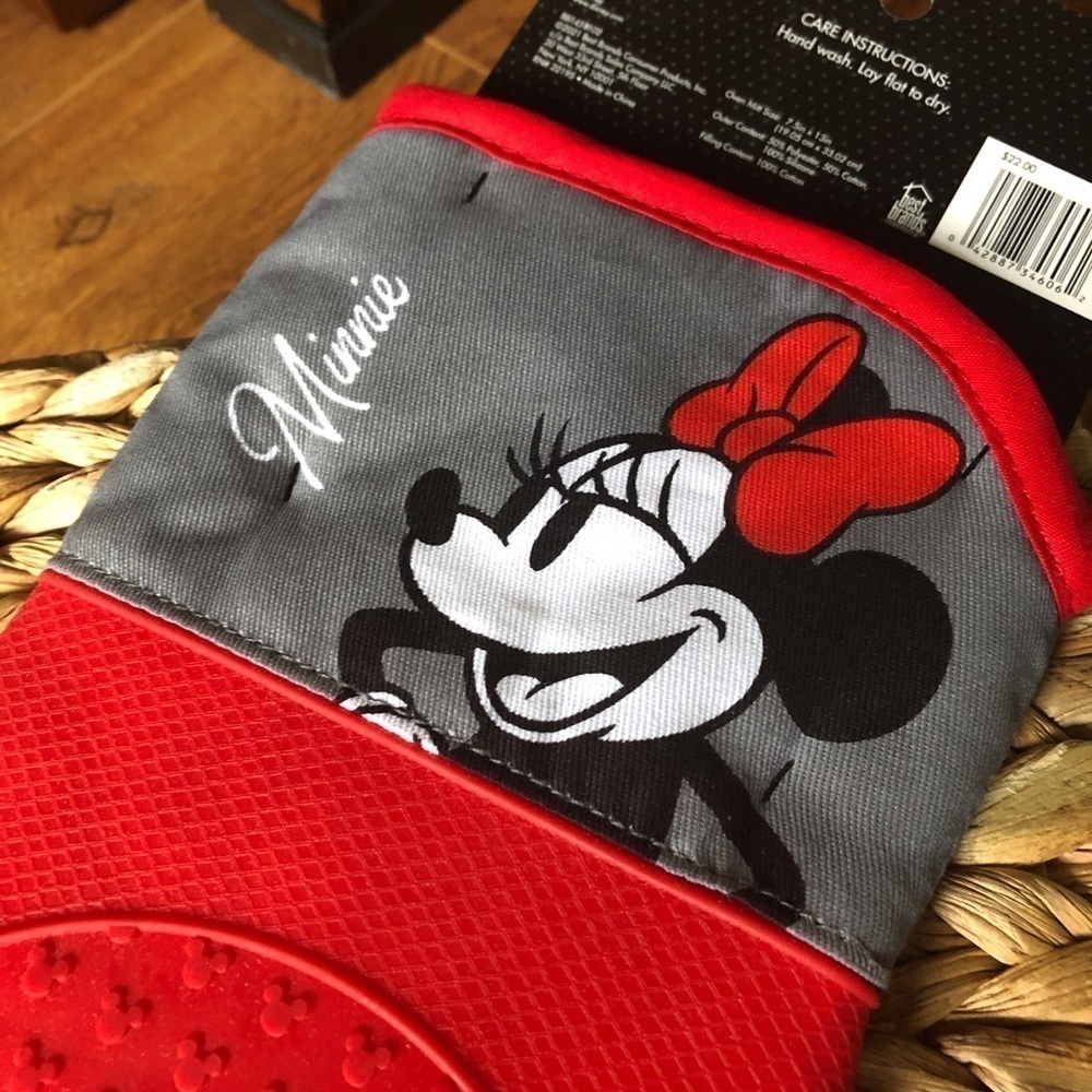 Disney: Minnie Mouse: Silicone Oven Mitt - Picture 5 of 5